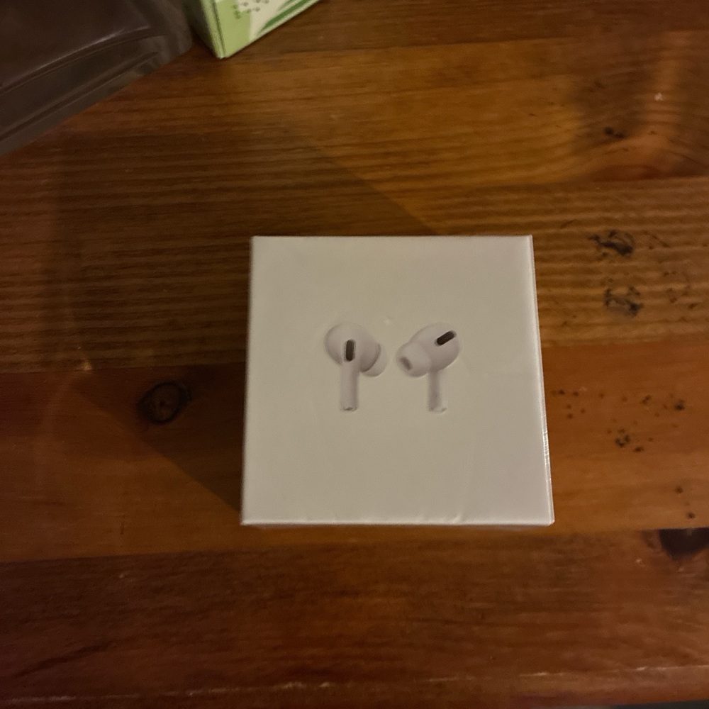 Apple White Wireless Earbuds - Picture 1 of 4